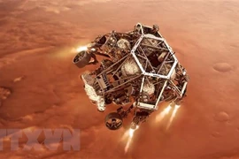 Tàu thăm dò Perseverance tiến gần tới bề mặt sao Hỏa. (Ảnh: THX/TTXVN)