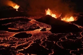 Núi lửa Sundhnuks trên Bán đảo Reykjanes, Tây Nam Iceland phun trào. (Ảnh: Getty Images/TTXVN)