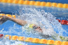 Kình ngư Australia Kaylee McKeown thi đấu nội dung 100m bơi ngửa nữ tại Olympic Tokyo 2020 ngày 2672021. (Ảnh THXTTXVN)