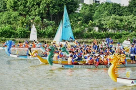 Các hoạt động dưới nước diễn ra sôi nổi tại Lễ hội Sông nước TP Hồ Chí Minh lần thứ nhất năm 2023. (Nguồn: TTXVN)
