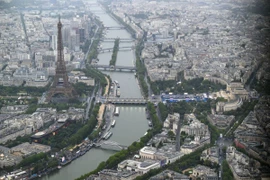 Sông Seine tại thủ đô Paris, Pháp, ngày 26/7/2024. (Ảnh: THX/TTXVN)