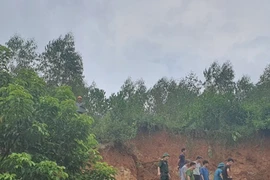 Sạt lở đất làm sập tường ở Vĩnh Phúc, 2 người thương vong 