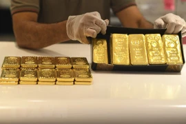 Một cửa hàng vàng ở Dubai, UAE. (Ảnh: AFP/TTXVN) 