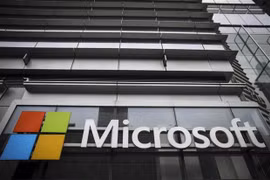Biểu tượng Microsoft tại Trung tâm công nghệ Microsoft ở New York (Mỹ). (Ảnh: AFP/TTXVN) 
