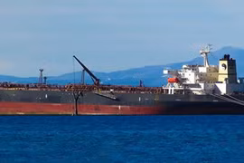 Tàu FSO Safer bị mắc kẹt ngoài khơi cảng Ras Isa của Yemen. (Nguồn: Reuters)