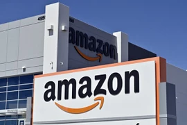 Biểu tượng Tập đoàn công nghệ Amazon của Mỹ . (Ảnh: AFP/TTXVN)