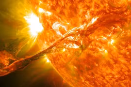 Bão Mặt Trời mạnh nhất hơn hai thập kỷ đã tấn công Trái Đất trong ngày 10/5. (Ảnh: NASA)