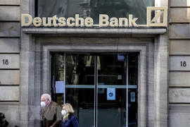 Một chi nhánh ngân hàng Deutsche Bank tại Frankfurt, Đức. (Ảnh: AFP/TTXVN) 
