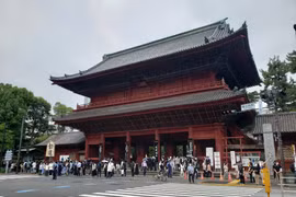 Đông đảo người dân Nhật Bản đã tới viếng cố Thủ tướng Abe Shinzo. (Ảnh: Đào Thanh Tùng/TTXVN) 