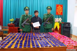 Đối tượng Pun - Kẹo Bun Chạ Lân cùng tang vật.(Nguồn: Báo Sơn La)