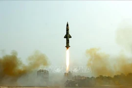 Một vụ thử tên lửa tại bãi biển Chandipur thuộc huyện Balasore, bang Odisha, Ấn Độ. (Ảnh tư liệu: AFP/TTXVN) 