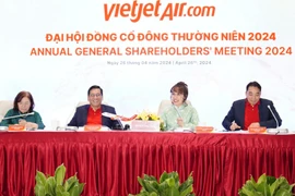 Đoàn chủ tịch Đại hội cổ đông Vietjet. (Ảnh: PV/Vietnam+)