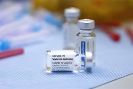 Vaccine phòng COVID-19 của Johnson & Johnson. (Ảnh: AFP/TTXVN) 