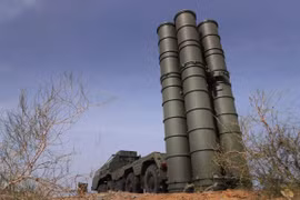 Hệ thống phòng thủ tên lửa S-400 của Nga (Ảnh: EPA-EFE/TTXVN)