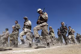 Các tay súng Houthi tại Sanaa, Yemen. (Ảnh: AFP/TTXVN) 