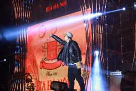 Countdown party "Chung một đam mê" diễn ra tại công viên Thống Nhất (Hà Nội) đêm 31/12 đã không làm khán giả thất vọng khi giữ được nhiệt cho tới tận những phút cuối cùng. (Ảnh: Dương Minh Tâm)