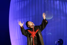 Tùng Dương trong live concert 'Trời và Đất.' (Ảnh: HS) 