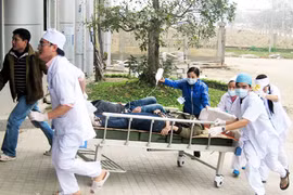 2 người trong gia đình thiệt mạng vì ngộ độc sau khi ăn cơm trưa
