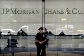 Lối vào của trụ sở JPMorgan Chase ở New York. (Nguồn: AFP/TTXVN)