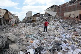 Cảnh đổ nát sau trận động đất tại Portoviejo, Ecuador ngày 20/4. (Nguồn: AFP/TTXVN)