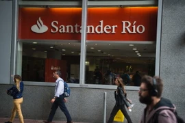 Một ngân hàng ở Buenos Aires ngày 18/4. (Nguồn: AFP/TTXVN)