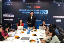 Ông Lê Xuân Hoà - Phó Chủ tịch VINASA chia sẻ các thông tin tại buổi họp báo giới thiệu Ngày chuyển đổi số Việt Nam 2020. (Ảnh: Minh Sơn/Vietnam+)