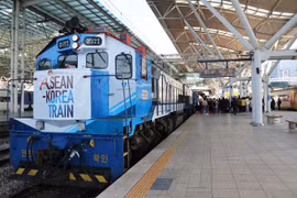Đoàn tàu hòa bình ASEAN-Hàn Quốc. (Ảnh: Mạnh Hùng/TTXVN)