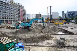 Công trường xây dựng nơi phát hiện ra quả bom. (Nguồn: EPA)