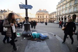 Người vô gia cư trên đường phố tại Paris, Pháp. (Ảnh: AFP/ TTXVN)