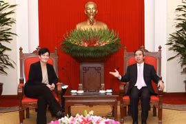 Trưởng ban Kinh tế Trung ương Nguyễn Văn Bình tiếp bà Stephanie von Friedeburg, Giám đốc điều hành Tổ chức tài chính quốc tế (IFC). (Ảnh: Doãn Tấn/TTXVN)