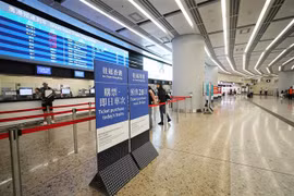 Cảnh vắng vẻ tại nhà ga Tây Kowloon ở Hong Kong, Trung Quốc do ảnh hưởng bởi các cuộc biểu tình ngày 2/10. (Ảnh: THX/TTXVN)