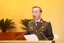 Bộ trưởng Bộ Công an Tô Lâm, thừa ủy quyền của Thủ tướng Chính phủ trình bày Báo cáo công tác phòng ngừa, chống tội phạm và vi phạm pháp luật năm 2019. (Ảnh: Doãn Tấn/TTXVN)