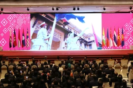 Trình chiếu video giới thiệu về Việt Nam tại lễ bàn giao chức Chủ tịch ASEAN năm 2020 cho Việt Nam.(Ảnh: Thống Nhất/TTXVN)