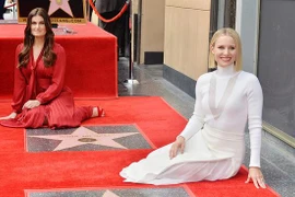 'Chị em Elsa và Anna' nhận ngôi sao trên Đại lộ Danh vọng