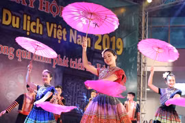 Tiết mục văn nghệ đặc sắc trong lễ khai mạc. 