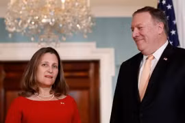 Ngoại trưởng Mỹ Mike Pompeo (phải) và người đồng cấp Canada Chrystia Freeland. (Nguồn: AP)