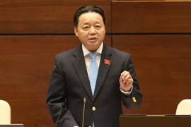 Bộ trưởng Bộ Tài nguyên và Môi trường Trần Hồng Hà trả lời chất vấn của đại biểu Quốc hội. (Ảnh: Doãn Tấn/TTXVN)