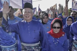 Cựu Thủ tướng Malaysia Najib Razak cùng phu nhân Rosmah Mansor. (Nguồn: EPA/TTXVN)