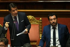 Thủ tướng Italy Giuseppe Conte (trái) tại phiên họp của Thượng viện ở Rome ngày 5/6. (Nguồn: THX/TTXVN)