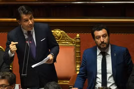 Thủ tướng Italy Giuseppe Conte (trái) tại phiên họp của Thượng viện ở Rome ngày 5/6. (Nguồn: THX/TTXVN)