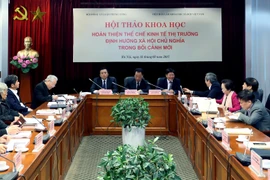 Hội thảo khoa học với chủ đề “Hoàn thiện thể chế kinh tế thị trường định hướng xã hội chủ nghĩa trong bối cảnh mới do Hội đồng Lý luận Trung ương phối hợp với Viện Hàn lâm Khoa học Xã hội Việt Nam tổ chức. (Ảnh: Quang Quyết/TTXVN)