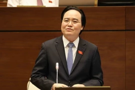 Bộ trưởng Bộ Giáo dục và Đào tạo Phùng Xuân Nhạ trả lời chất vấn của Đại biểu Quốc hội. (Ảnh: Phương Hoa/TTXVN)