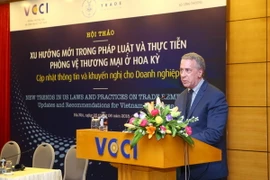 Ông Gary Taverman, quyền Vụ trưởng Vụ Thực thi và tuân thủ ( Bộ Thương mại Hoa Kỳ) phát biểu. (Ảnh: Minh Quyết/TTXVN)