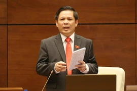 Bộ trưởng Bộ Giao thông Vận tải Nguyễn Văn Thể trả lời chất vấn. (Ảnh: Doãn Tấn/TTXVN)