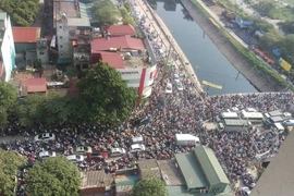 Không xe nào nhúc nhích di chuyển được suốt hơn 2 tiếng đồng hồ.