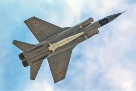 Máy bay MiG 31 mang tên lửa siêu vượt âm Kinzhal. (Nguồn: Sputnik)