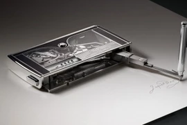 Choáng với chiếc máy viết chữ ký bỏ túi giá hơn 8 tỷ đồng 