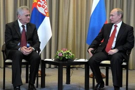 Tổng thống Nga Vladimir Putin hội đàm với người đồng cấp Serbia Tomislav Nikolic. (Nguồn:.b92.net).