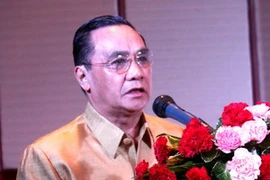 Thủ tướng Lào Thongsin Thammavong phát biểu chúc mừng Lào Việt Bank và LVI tại lễ kỷ niệm. (Ảnh: Hoàng Chương/Vietnam+)