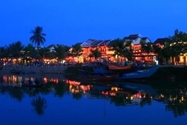 Phố cổ Hội An trong ánh hoàng hôn. (Ảnh: ChiLê/Vietnam+)
